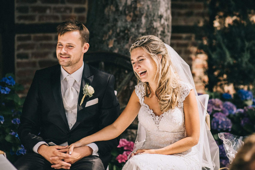Die Freie Trauung in Willich. Das Golden Couple: Findet Ideen, Tipps und Inspirationen für eure Hochzeit, heiraten in Willich, NRW, Hochzeitsreportage, gefunden auf philosophyl