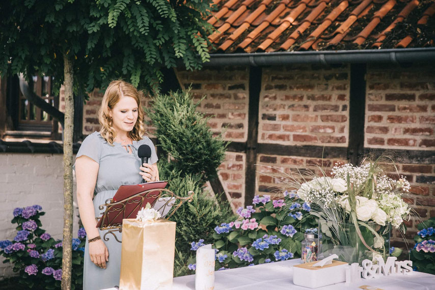 Die Freie Trauung in Willich. Das Golden Couple: Findet Ideen, Tipps und Inspirationen für eure Hochzeit, heiraten in Willich, NRW, Hochzeitsreportage, gefunden auf philosophyl