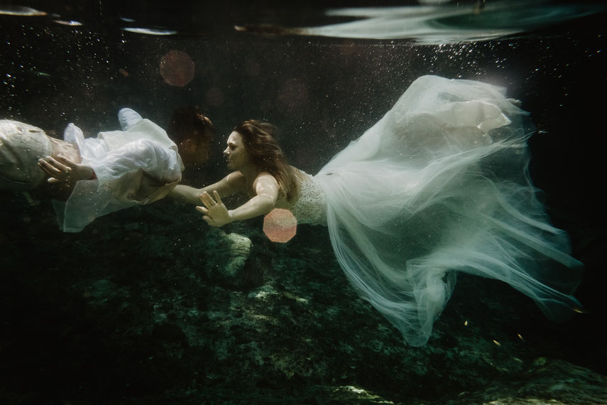 ROVA FineArt Wedding Photography - conceptual wedding photography - destination wedding - Caribbean sea mexico - underwater wedding pictures