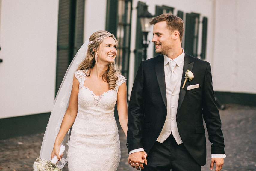 Die Freie Trauung in Willich. Das Golden Couple: Findet Ideen, Tipps und Inspirationen für eure Hochzeit, heiraten in Willich, NRW, Hochzeitsreportage, gefunden auf philosophyl