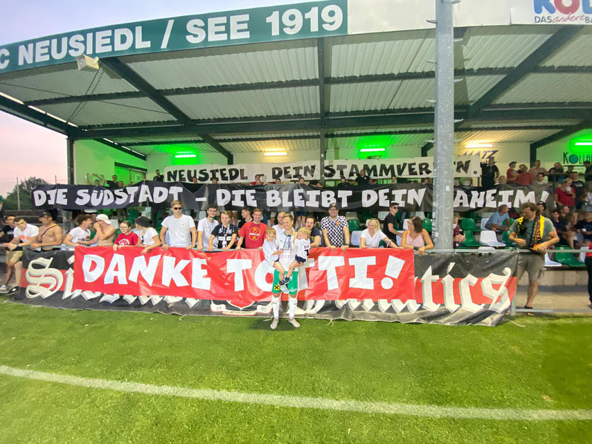 Daniel Toth wurde von den Südstadt Fanatics würdevoll verabschiedet