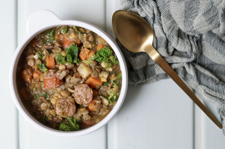 Linsensuppe mit Grünkohl und Mettwurst