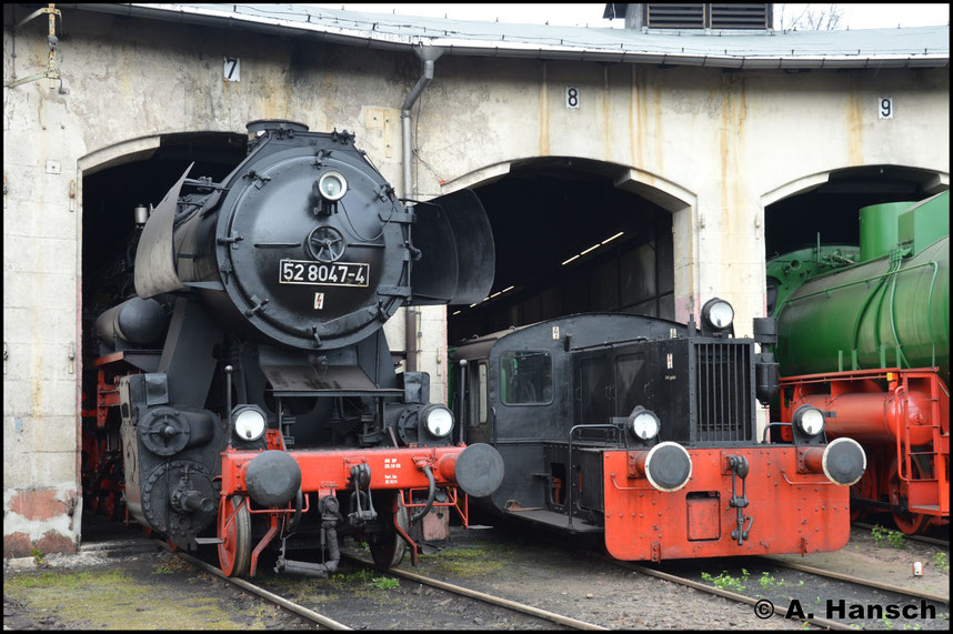 Ins Museum schaute ich auch nochmal. 52 8047-4 neben einer Köf