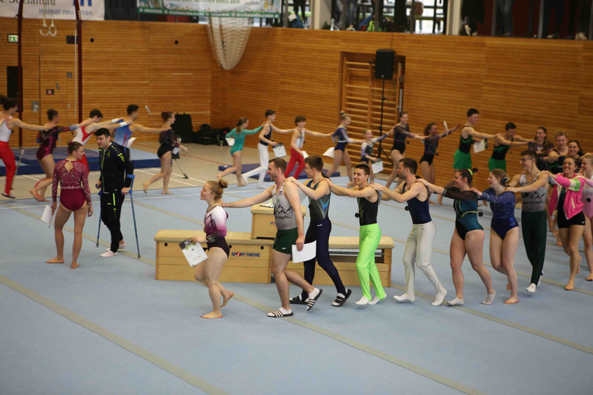 Ausmarsch der Teilnehmer des LK2-Durchganges mit einer Polonaise.