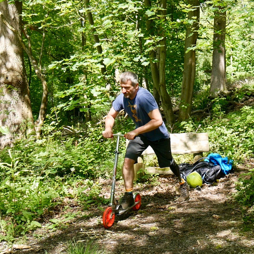 Riding a kick scooter as an amputee involves a lot of try and error.