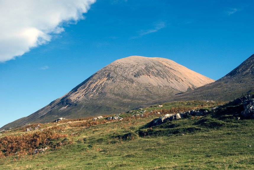 Glaciation and rock type: the Red Hills and Cuillins of Skye lie next to each other but the glacial scenery is so very different. This granite red hill is covered in frost shattered till with a very dome-like profile and no notching. 