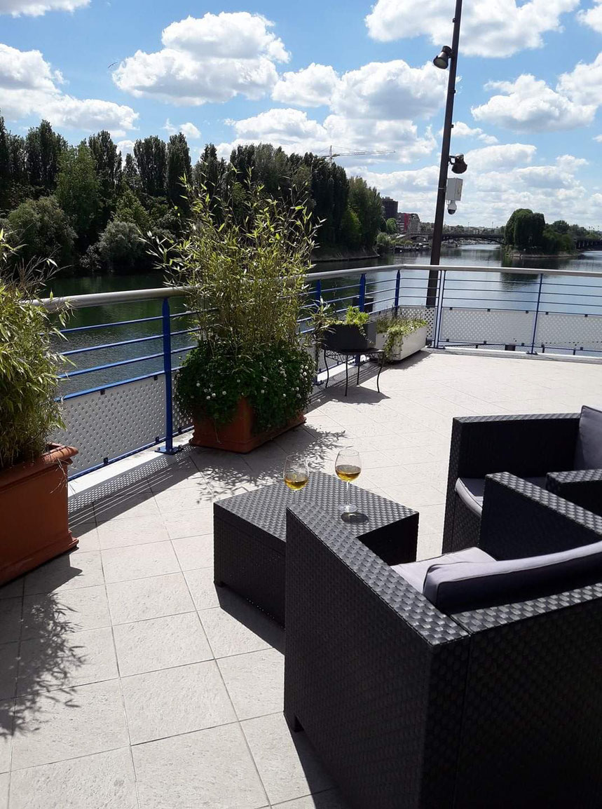 La terrasse de la SNBS - Vue sur la Seine et l'île de la Jatte à Neuilly