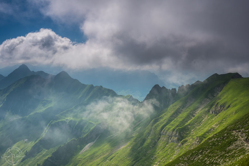 Wolken und Nebelschwaden auf dem Brienzer Rothorn