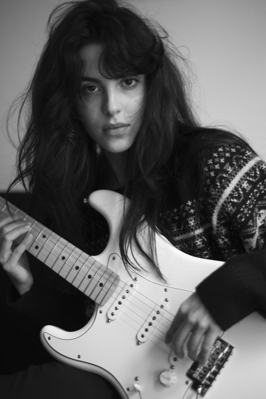 Fender Guitar portrait photography musician in Paris