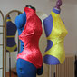 Sur l'image, deux bodys pour le spectacle en panne de velours rouge l'un et jaune l'autre. Réalisation sur commande et unique de la maison de couture Fil et Paillettes. 