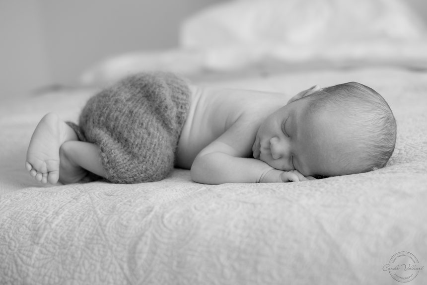 Babies zu Hause fotorafieren leicht gemacht, Tipps und Tricks Babyfotografie Zuhause, Fotografieren mit Tageslicht am Fenster, Neugeborenenfotografie, Babyshooting, Babyfotografie