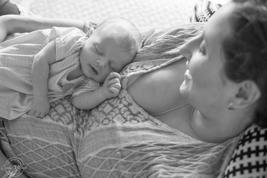 Babies zu Hause fotorafieren leicht gemacht, Tipps und Tricks Babyfotografie Zuhause, Fotografieren mit Tageslicht am Fenster, Neugeborenenfotografie, Babyshooting, Babyfotografie