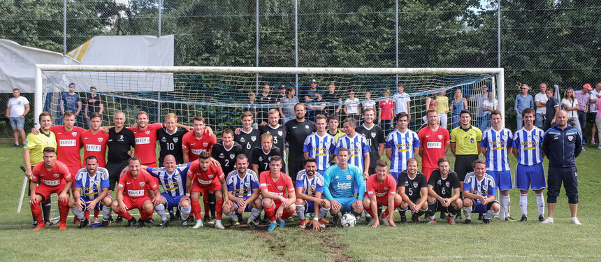 Bilder Raphael Most: Das Mannschaftsfoto zeigt die Spieler des TSV Buchbach und der Landkreisauswahl.