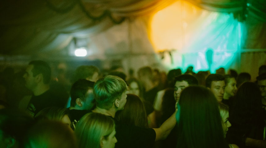 Volles Zelt und beste Stimmung: Wie schon im Jahr 2023 (Foto) verwandelt sich das Festzelt auch dieses Mal wieder zur Party-Location.