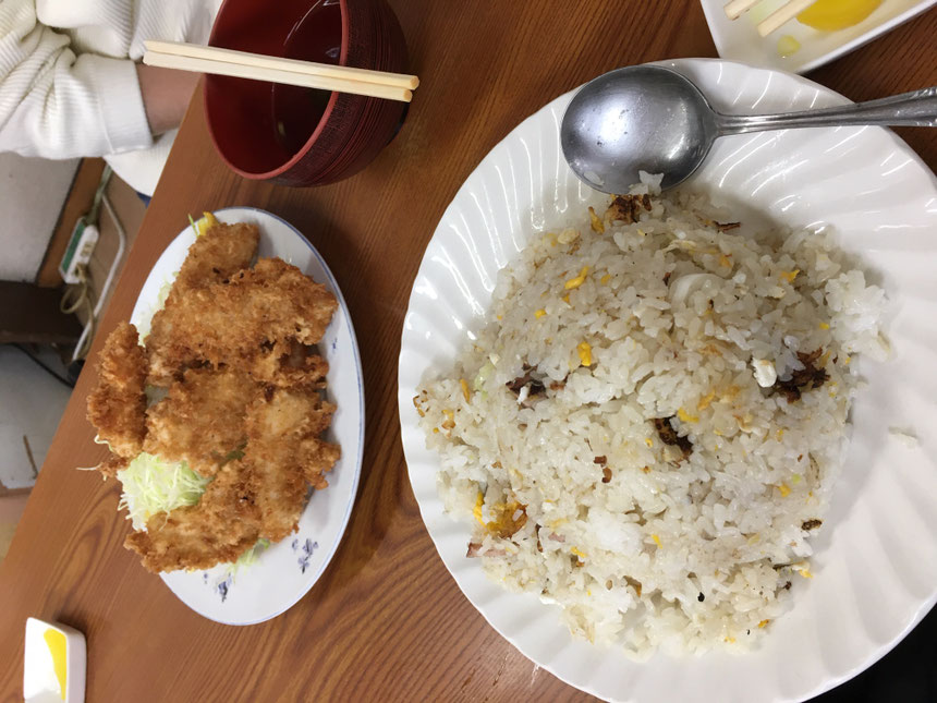荒川でデカ盛りと言えば光栄軒さんか？　これで普通盛り・・・