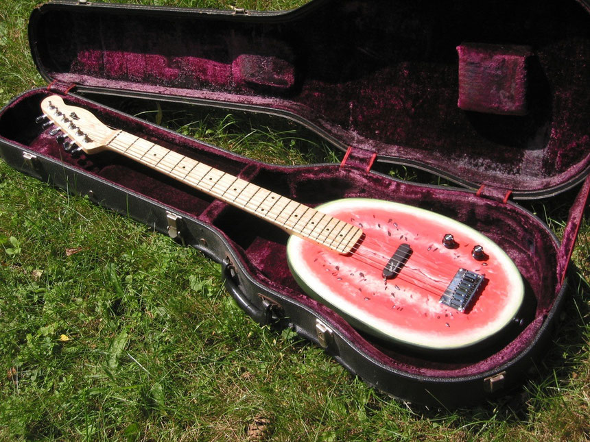 Playable electric guitar