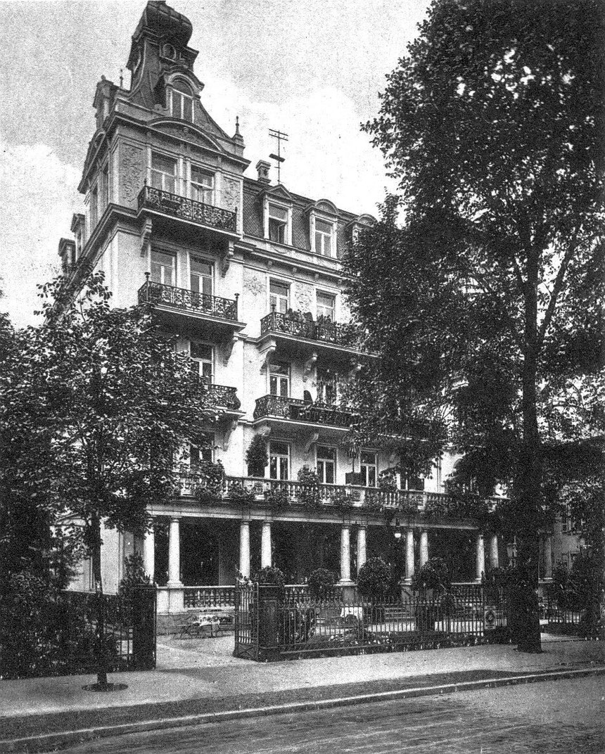 Hotel Augusta Victoria, Ludwigstrasse (in diesem Teil des Gebäudekomplexes wohnte z.B. Dieter Wedel), Postkarte Museum Bad Nauheim