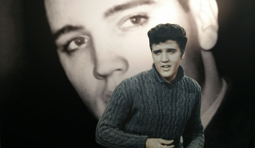 Elvis-Portrait und Figur in der Bahnhofsbuchhandlung Bad Nauheim ermöglichten unkompliziert Erinnerungsfotos zu machen