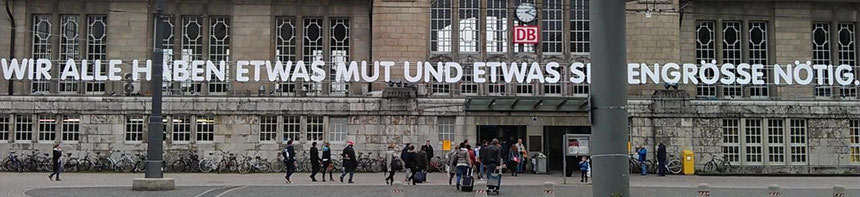 "WIR ALLE HABEN ETWAS MUT UND ETWAS SEELENGRÖSSE NÖTIG." Georg Büchner, Hauptbahnhof Darmstadt, 06.10.2013, Foto: B. van Ooyen