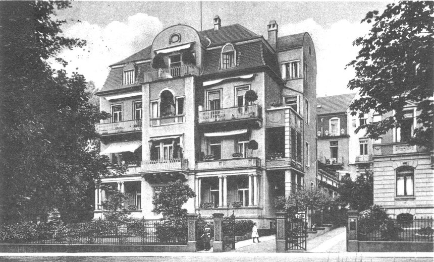 Sanatorium Dr. Schmidt um 1900, Terrassenstrasse 8; rechts im Bild: Hotel Grunewald, Terrassenstrasse 10, Postkarte Museum Bad Nauheim