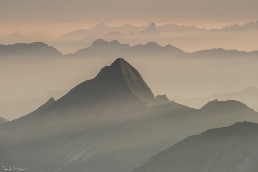 Dunst am Abendhimmel auf dem Brienzer Rothorn
