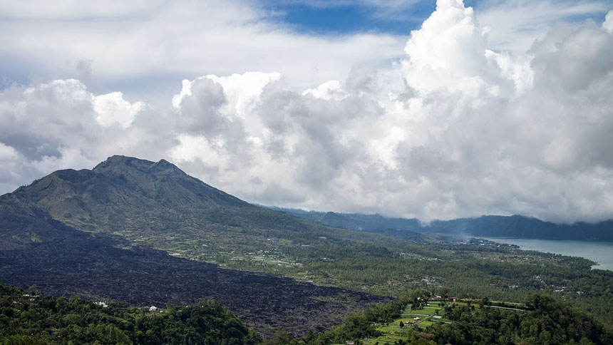 Der Batur-Vulkan mit dem Batur-See