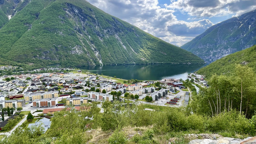 Anfahrt nach Øvre Årdal, Ausgangspunkt vieler Aktivitäten