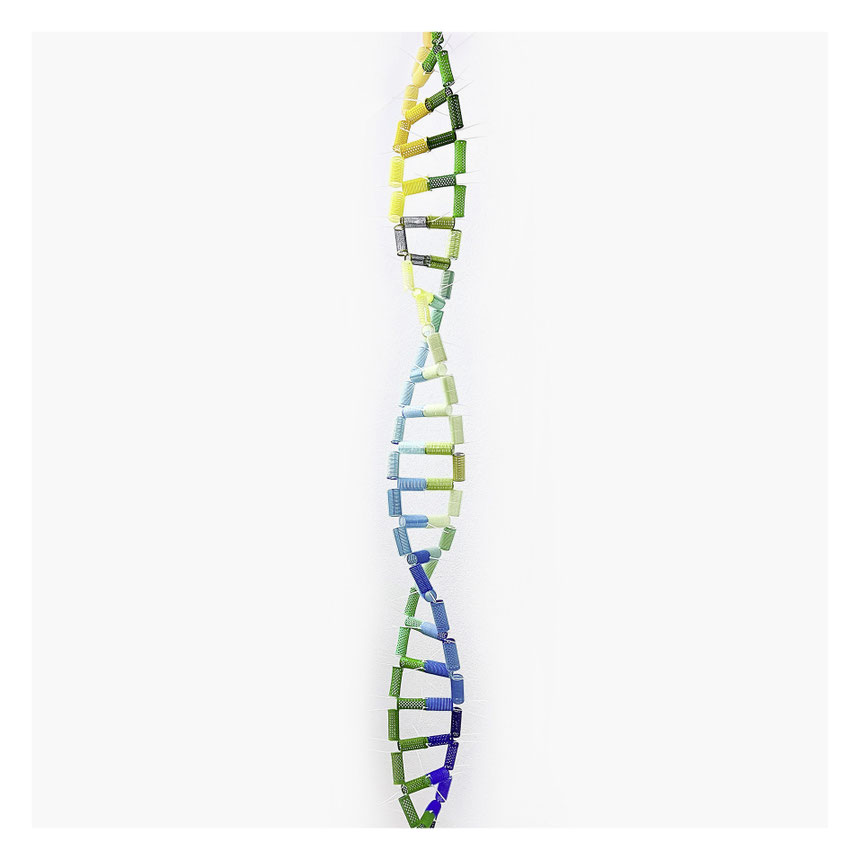 DNA, 2023, Lockenwickler, 29 x 29 x 230 cm