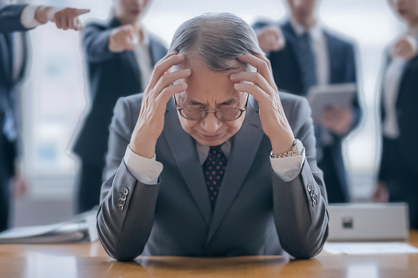 資金繰りに頭を抱える経営者