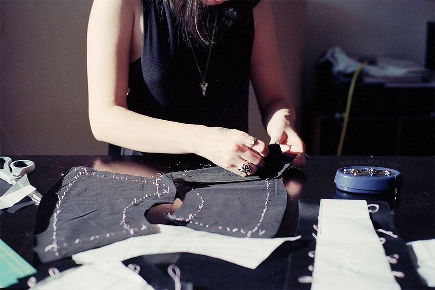 image: nina luca, dark fashion designer, dark fashion blog, dark fashion blogger, nu goth blog, nu goth blogger, swiss geeks, swiss cosplayer, schweizer cosplayer, swiss cosplay, cosplay in progress, how to sew a cosplay, swiss fashion blogger