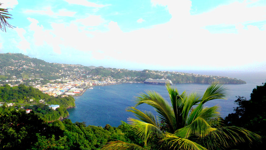 Blick vom Fort Charlotte auf Kingstown