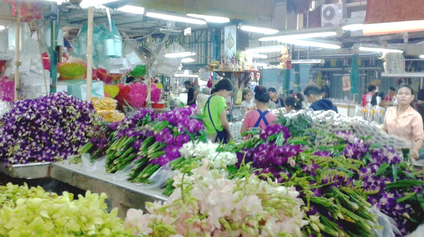 nächtlicher Blumenmarkt in Bangkok