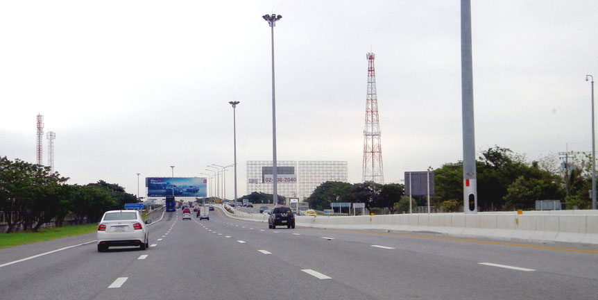 Autobahn von Bangkok nach Laem Chabang (Linksverkehr)