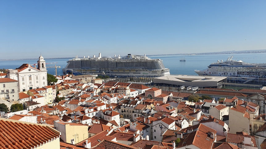 Blick vom Largo das Portas do Sol