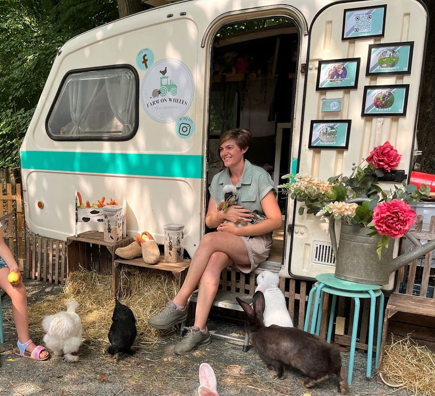 Farm On Wheels is de eerste rijdende kinderboerderij in België! Farm
