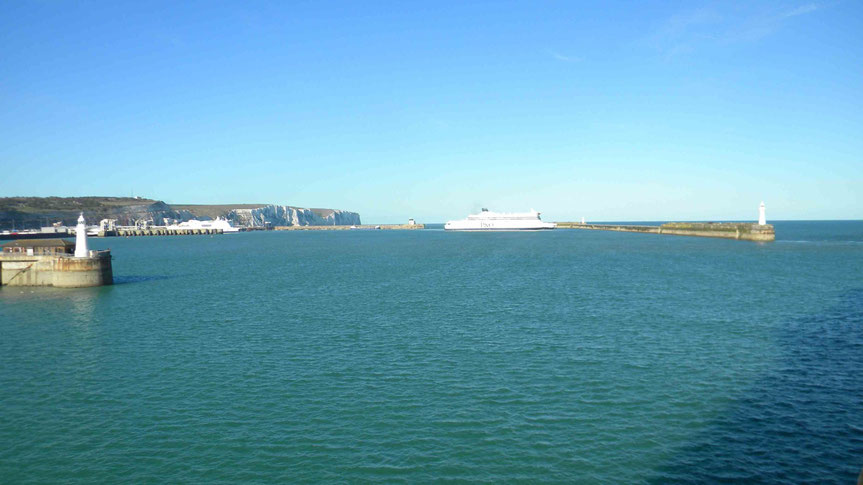 Einfahrt in den Hafen von Dover