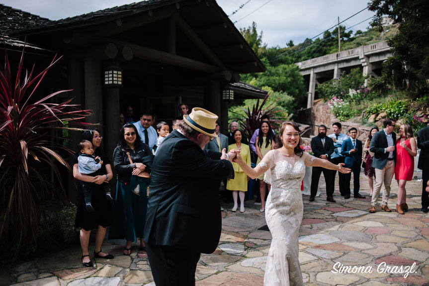 Before the 'Father-Daughter dance' Allegra said: "My mom is laughing already". Why I ask? "Because my dad is a terrible dancer" she responded.