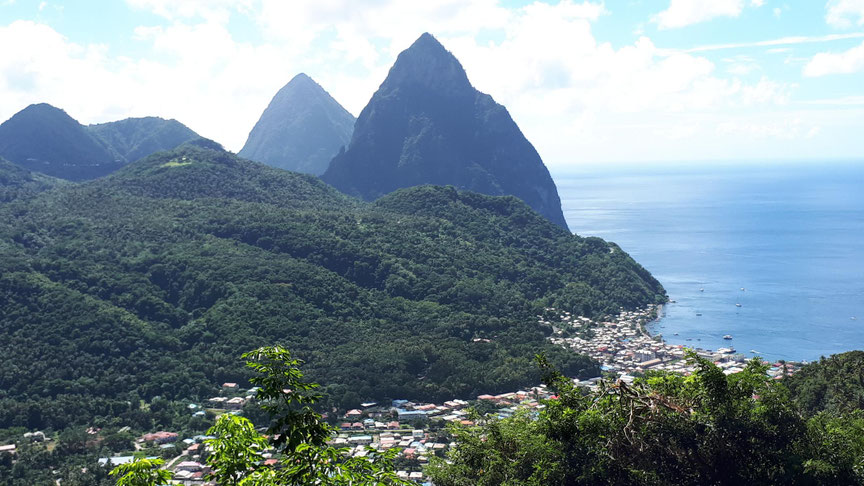 Les Pitons