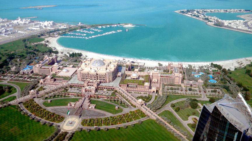 Toller Blick vom Etihad Tower auf das Emirates Palace Hotel