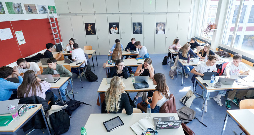 Gruppenarbeit während des Präsenzunterrichts an der MSE.