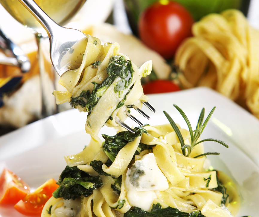 Bandnudeln mit Spinat-Frischkäse-Sauce - Ernährungsberatung Nadine Schulz