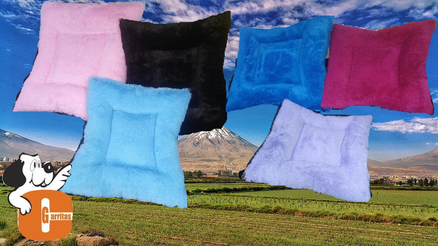 TAPETE RECTANGULAR ANTI ESTRES, CONFECCIONADO EN PELUCHE DE PELO MEDIANO , RELLENO DE DELCRON SILICONIZADO , CIERRES PARA MEJOR VACIADO Y LAVADO Y BASE DE LONETA