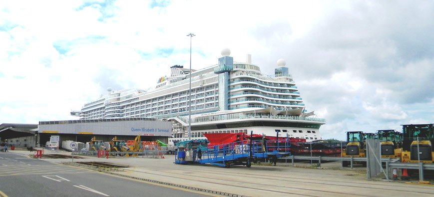 AIDAperla am QEII Cruise Terminal