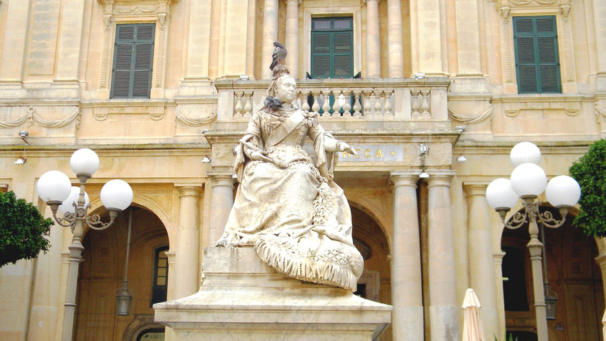 Queen's Square mit Königin Victoria