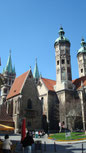 Naumburger Dom mit Grünanlage