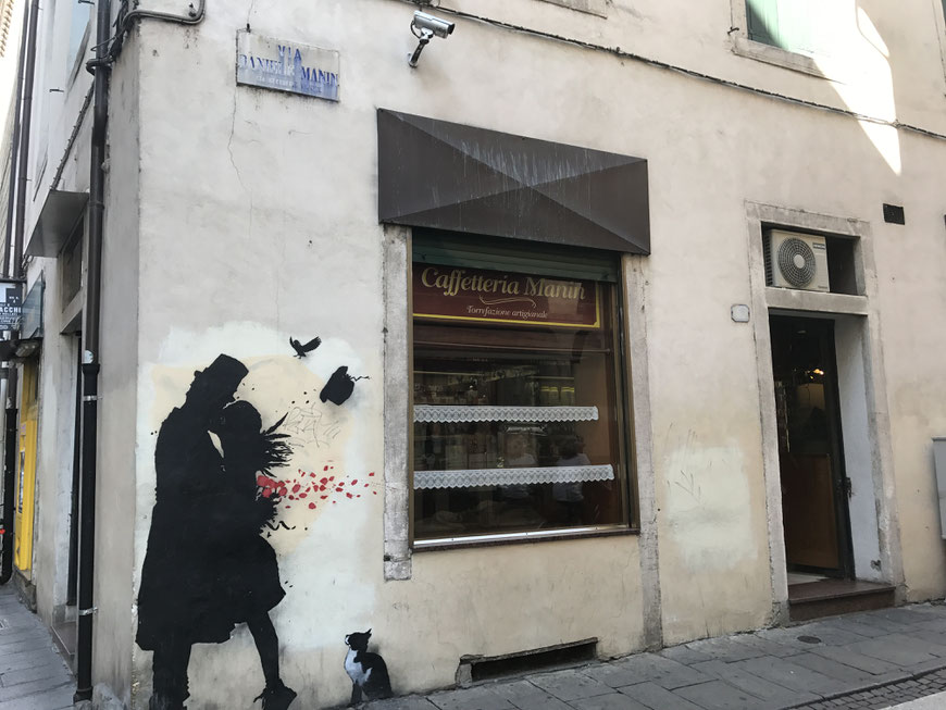 Diante do caos, a beleza italiana. Em Padova, norte da Itália.