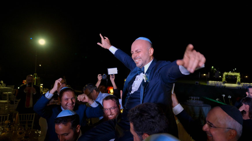Jewish wedding ceremony at Villa Borromeo, captured in an emotional wedding video
