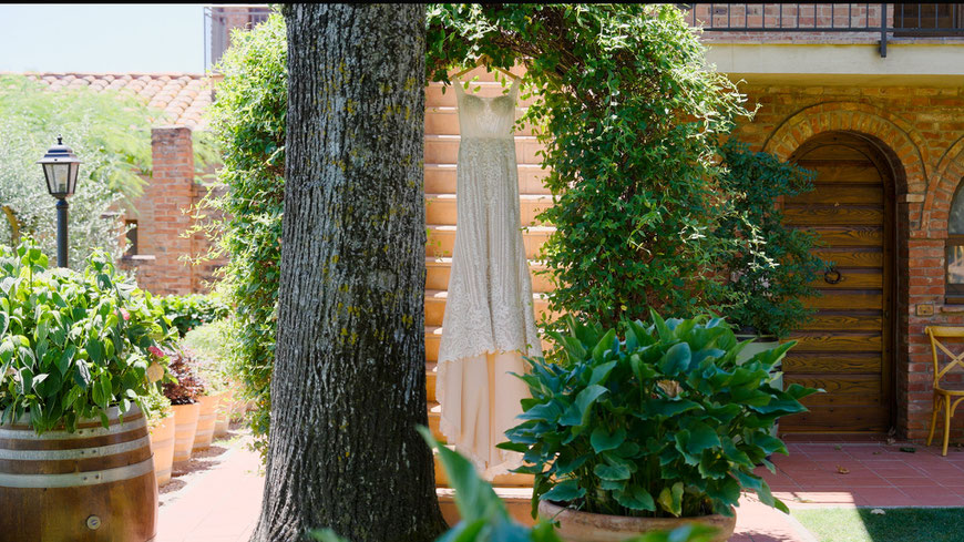 destination wedding in Tuscany at Borgo Tre Rose in Montepulciano. The wedding day