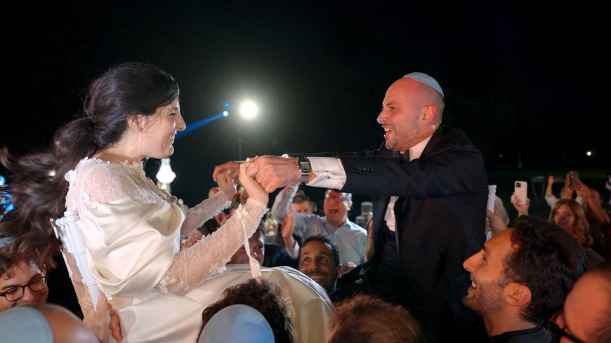 Jewish wedding ceremony at Villa Borromeo, captured in an emotional wedding video
