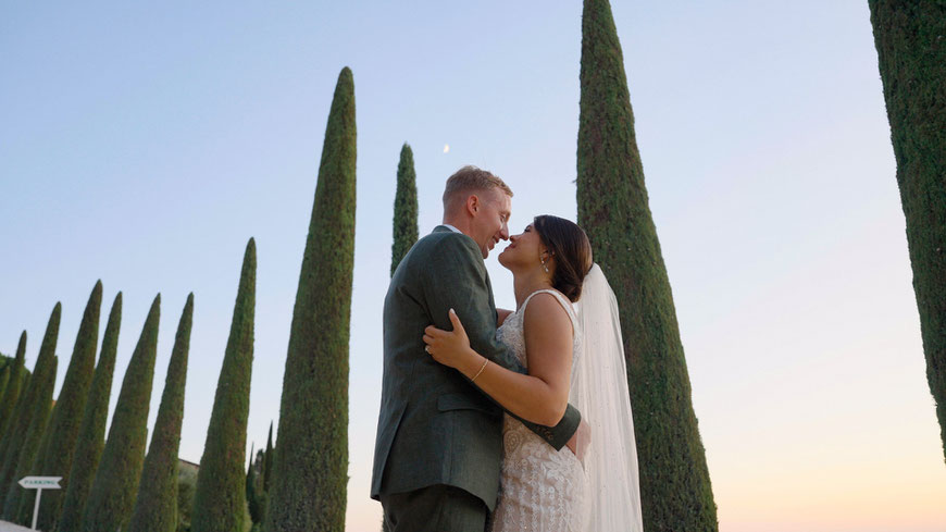 destination wedding in Tuscany at Borgo Tre Rose in Montepulciano. Couple Session during the golden hour